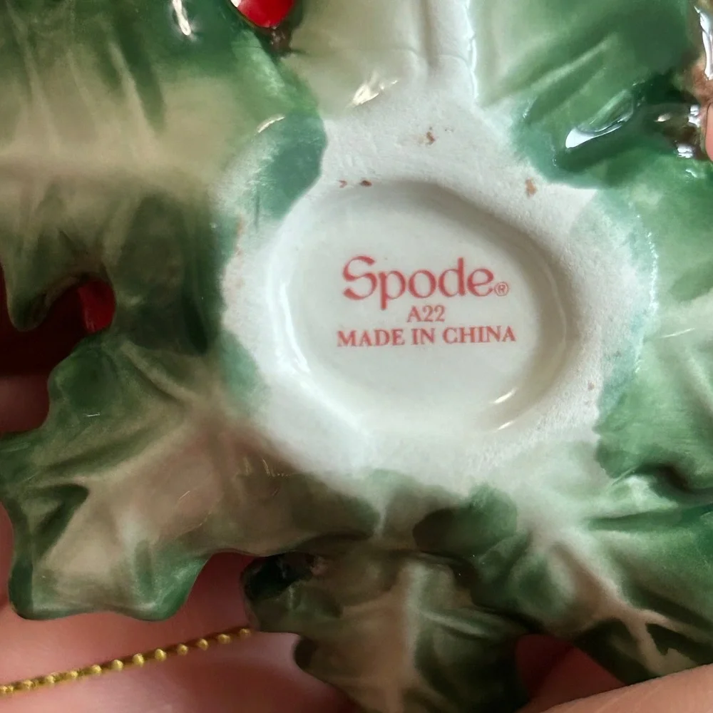Spode Red Cardinal Bird on Holly Leaf Ceramic Christmas Tree Ornament A22